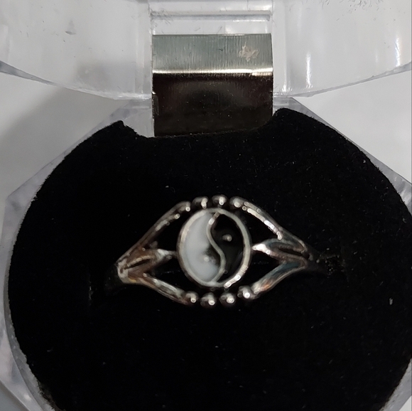 Sterling silver Yin Yang ring size 7 - Picture 1 of 4